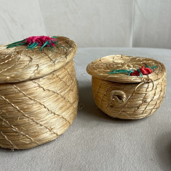 Boho Set Of Three Nesting Baskets Small Woven Flower Detail Decor 3” x 3.5” - Picture 6 of 11